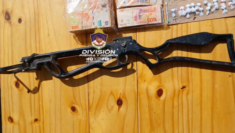 Además de drogas, secuestraron armas. Además de drogas, secuestraron armas.