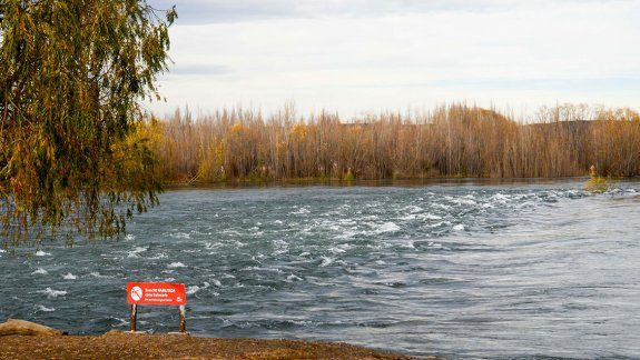 Policía que estaba de franco salvó a un hombre en el Limay