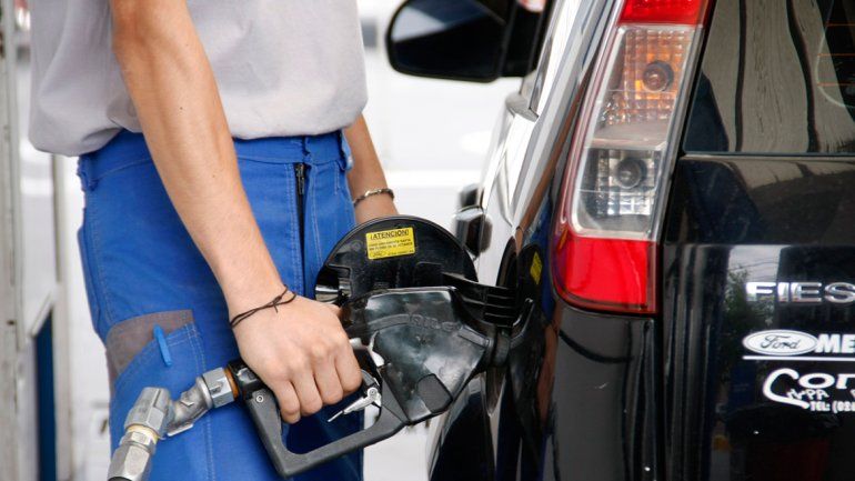 Estacioneros de la región desconocen si aumentarán las naftas en julio