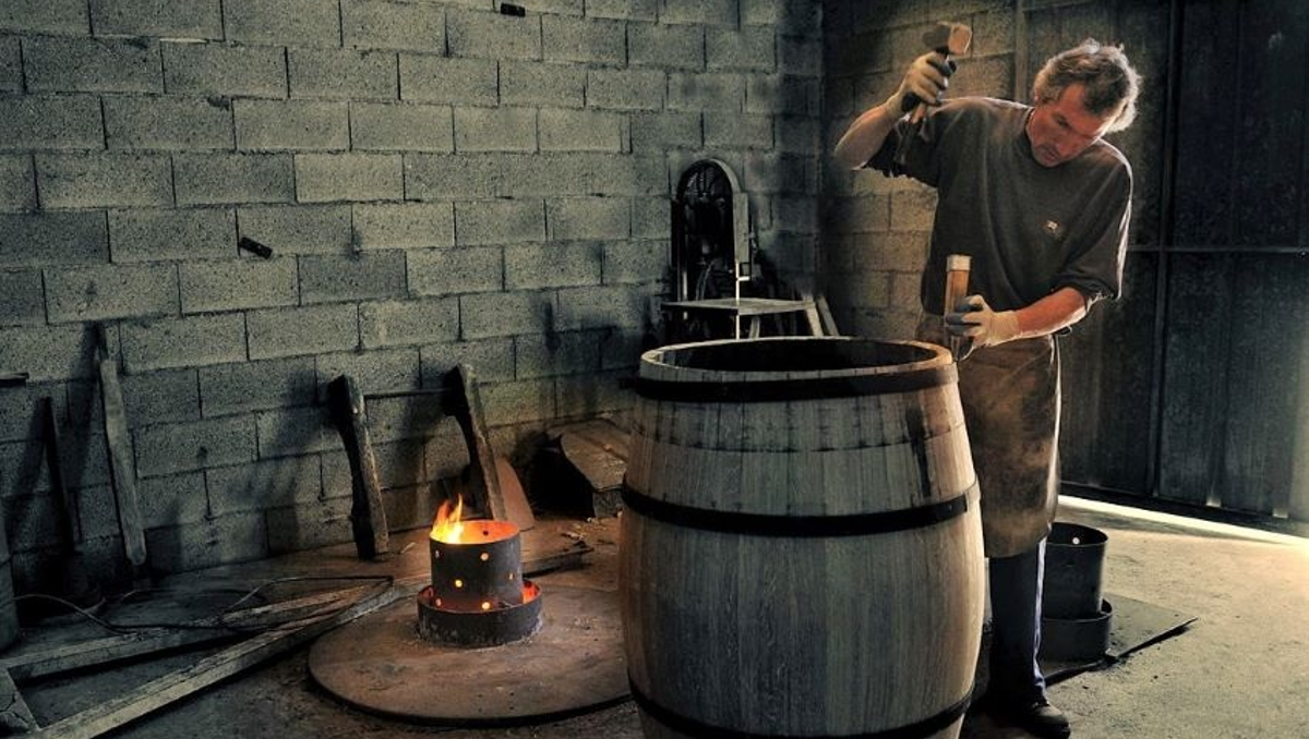 Oficios olvidados que hoy cobran relevancia en el vino