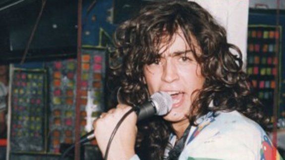 Antes de transformarse en el Potro Rodrigo, el cuartetero llegó a Buenos Aires en 1987 para sacar su primer CD:&nbsp; La foto de tu cuerpo.
