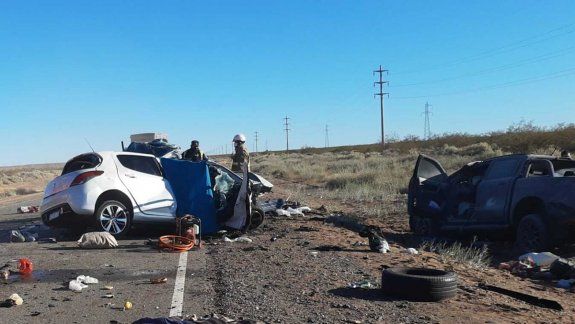 Tres personas murieron en un choque frontal en Ruta 237