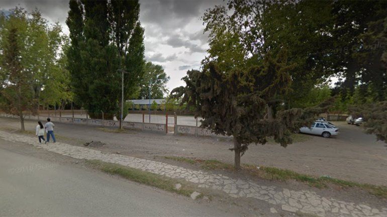 Se desbordaron las cloacas y suspendieron las clases en el CPEM 27