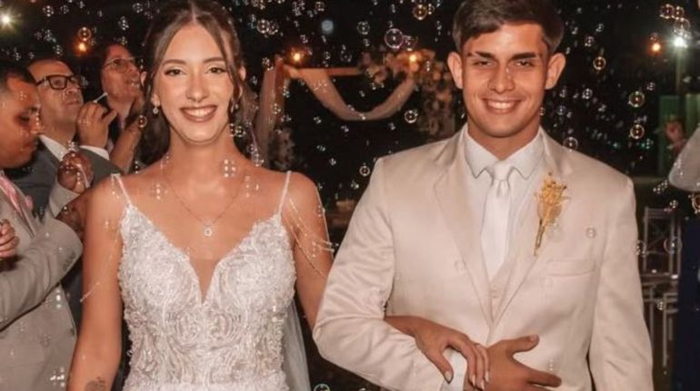 La joven pareja recién casada tuvo un trágico final.