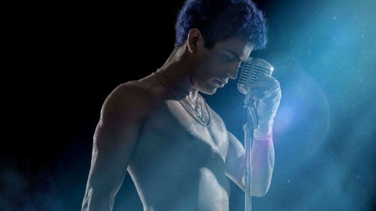 El actor cordobés sorprende por el parecido que tiene con el cantante.