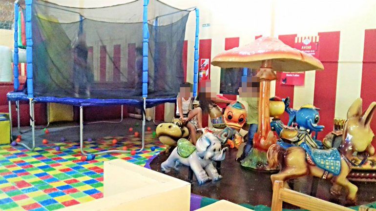 Un nene fue a festejar a un pelotero y se lesionó en la calesita