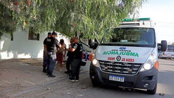 Tras la pelea, personal policial y efectivos de salud trabajaron en el lugar. Tras la pelea, personal policial y efectivos de salud trabajaron en el lugar.