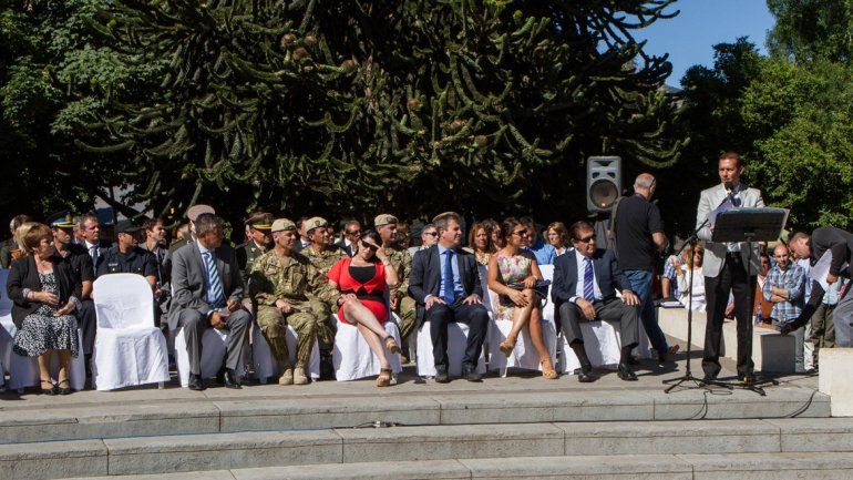 El gobernador presidió el acto por el aniversario de San Martín de los Andes.