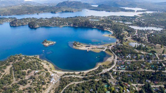 Mirá la primera nevada del año en Villa Pehuenia