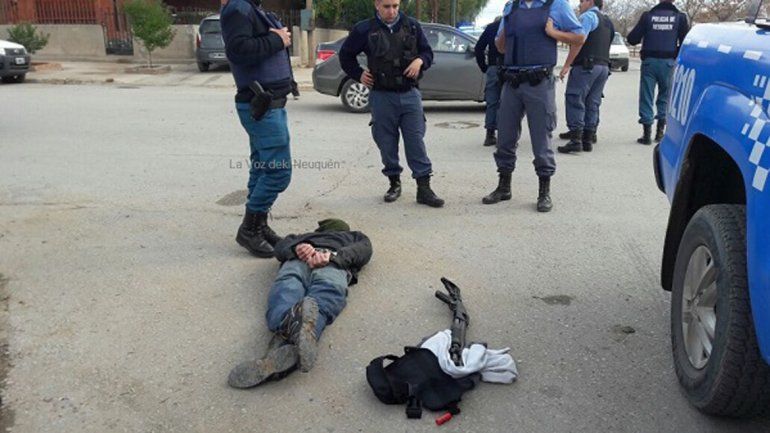 El acusado de asesinar a sus dos enemigos en Huincul quedará cuatro meses preso