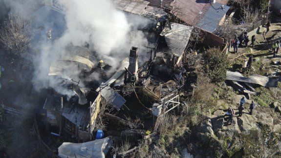 En total, el fuego consumió cuatro viviendas y un taller ubicados en un mismo predio.&nbsp;