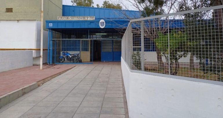 Escuela Secundaria 792 de Trelew. Escuela Secundaria 792 de Trelew.