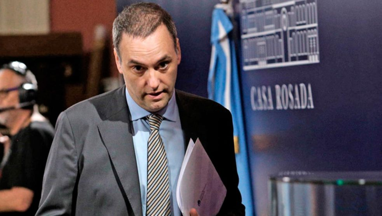 Adorni volverá a hablar tras los duros cuestionamientos por sus viajes privados.&nbsp;