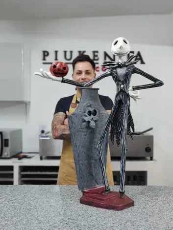 Halloween en Cutral Co con una escultura de chocolate. Gentileza. Halloween en Cutral Co con una escultura de chocolate. Gentileza.