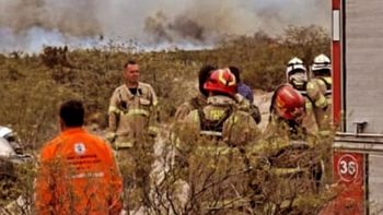 La ola de calor de la semana previa y los vientos complicaron la tarea de los bomberos en zonas cercanas a Trelew. La ola de calor de la semana previa y los vientos complicaron la tarea de los bomberos en zonas cercanas a Trelew.