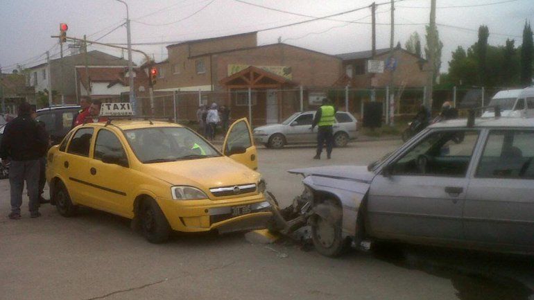 Dos personas heridas en un choque en el Oeste