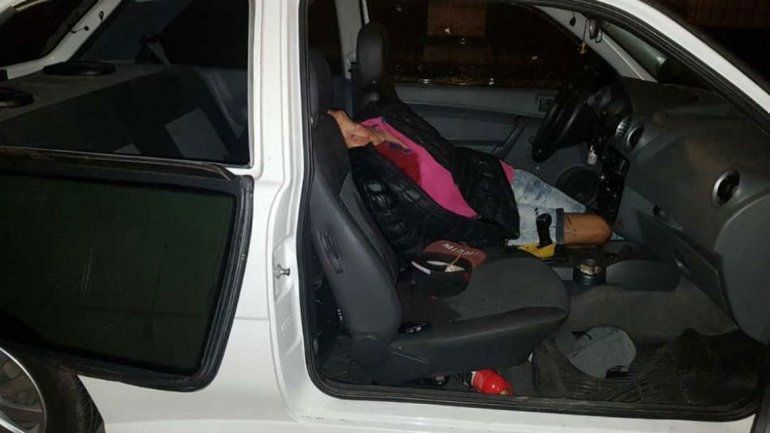 El oficial se resistió a que le robaran el auto. El muerto tenía 16 años.