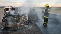 ruta 22: tuvieron que bajarse en pleno viaje porque se les incendiaba la camioneta