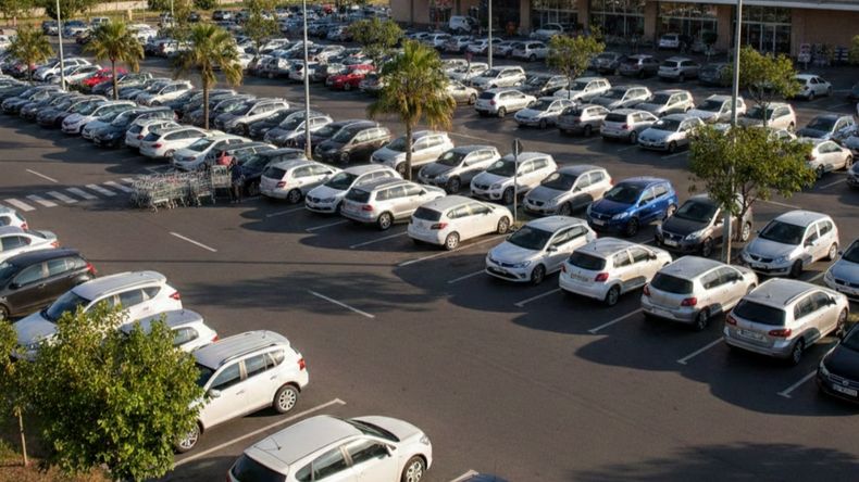 Condenan a un mayorista a pagar a clientes que sufrieron un robo en el estacionamiento | LM Neuquen Condenan a un mayorista a pagar a clientes que sufrieron un robo en el estacionamiento