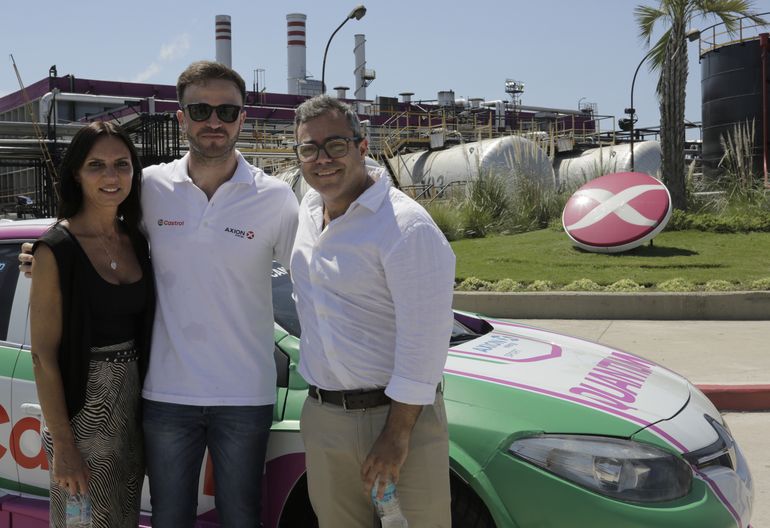 Agustin Canapino, piloto AXION energy Sport Team, Nicolás Gatto gerente de Marketing Castrol y Cecilia Panetta, gerente ejecutiva Marketing AXION energy Agustin Canapino, piloto AXION energy Sport Team, Nicolás Gatto gerente de Marketing Castrol y Cecilia Panetta, gerente ejecutiva Marketing AXION energy
