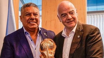 Claudio Chiqui Tapia junto a Gianni Infantino, presidente de FIFA. Claudio Chiqui Tapia junto a Gianni Infantino, presidente de FIFA.