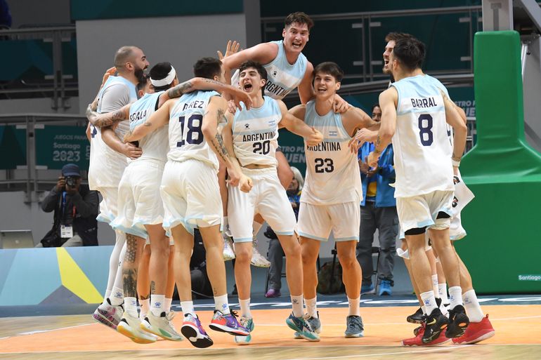 Agustín Pérez Tapia celebra la victoria ante Venezuela que le dio el título a Argentina. Foto: Sergio Dovio. Agustín Pérez Tapia celebra la victoria ante Venezuela que le dio el título a Argentina. Foto: Sergio Dovio.