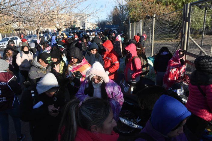 Siete mil neuquinos quieren trabajar de auxiliares en las escuelas