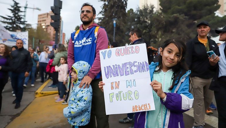 Día del Estudiante y una primavera esquiva, pese al golpe a los vetos de Milei
