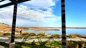 ¿Te quedás el finde largo?: los lagos que permiten vivir un día de playa a una hora de Neuquén | LM Neuquen ¿Te quedás el finde largo?: los lagos que permiten vivir un día de playa a una hora de Neuquén