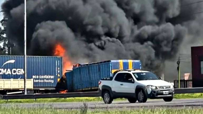 Tragedia en la Panamericana: cinco muertos tras un choque múltiple e incendio