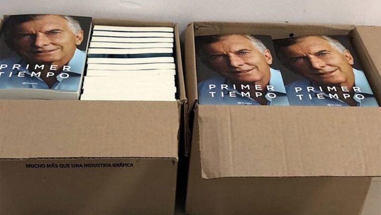 Unas librerías no venderán la obra hecha por Macri