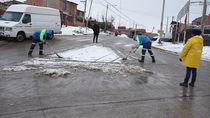 el dia despues de la nevada, advierten por las heladas y el peligro de transitar las calles