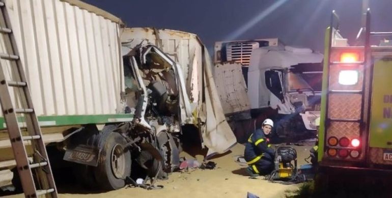 Fatal choque en cadena entre camiones en la ruta 228