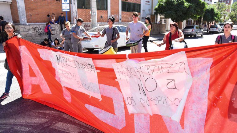 El personal de maestranza del hospital se manifestó en la calle.&nbsp;