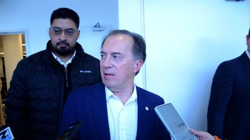 Luis Bertolini saliendo de la Sala 12 del Poder Judicial de Neuquén tras concoer que no irá a prisión domiciliaria. Luis Bertolini saliendo de la Sala 12 del Poder Judicial de Neuquén tras concoer que no irá a prisión domiciliaria.