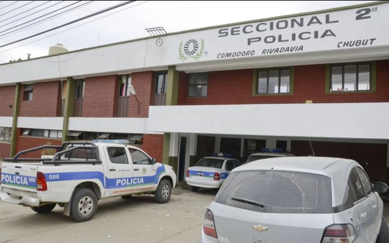 La denuncia por maltrato y abandono de la jubilada fue presentada en la Comisaría 2da de Comodoro Rivadavia. La denuncia por maltrato y abandono de la jubilada fue presentada en la Comisaría 2da de Comodoro Rivadavia.