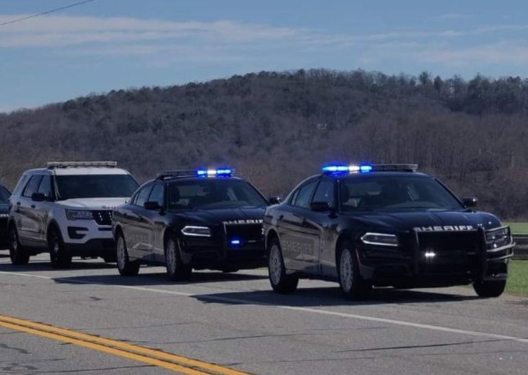 La Oficina del Sheriff del Condado de Cherokee encabezó inicialmente la investigación. La Oficina del Sheriff del Condado de Cherokee encabezó inicialmente la investigación.