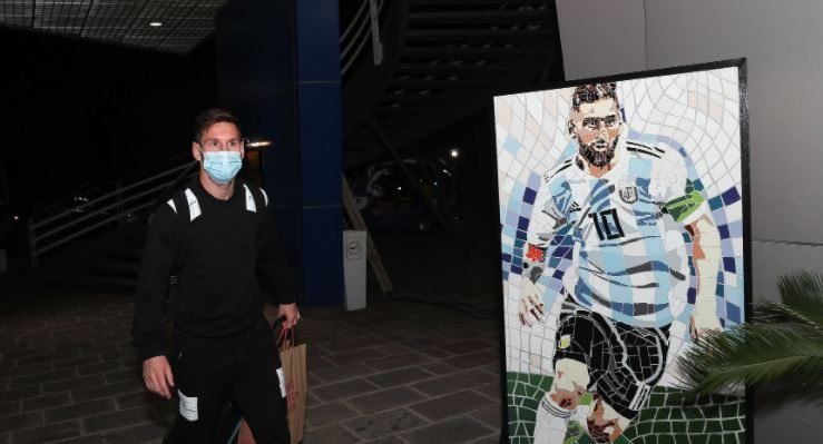 Messi llegó a Argentina para jugar los amistosos junto a sus compañeros.