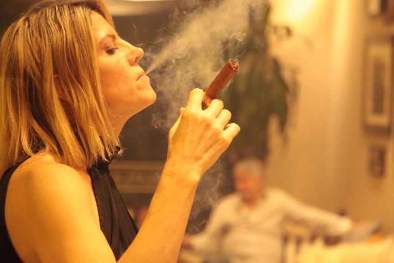 Lucía Alsogaray, gerenta e la Casa del Habano en Busnos Aires.