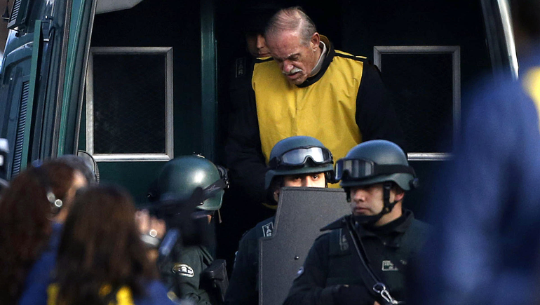 Condenan a 59 policías secretos de Pinochet