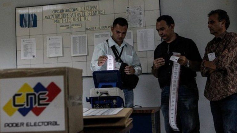 Venezuela: el chavismo ganó en 17 de las 23 gobernaciones