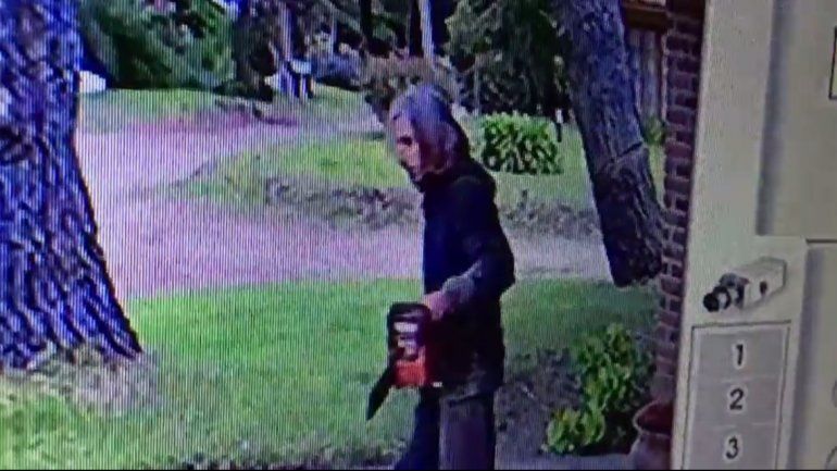 Atemorizaba a los vecinos con una motosierra