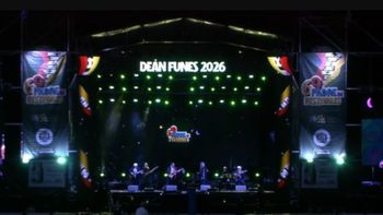 Escenario del Festival de Deán Funes, donde la presentación de Los 4 de Córdoba terminó de forma anticipada y generó un fuerte cruce en vivo. Escenario del Festival de Deán Funes, donde la presentación de Los 4 de Córdoba terminó de forma anticipada y generó un fuerte cruce en vivo.