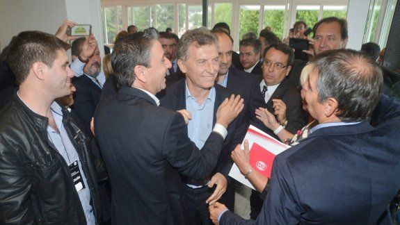 Mauricio Macri, ayer en Córdoba, junto a intendentes radicales de todo el país.