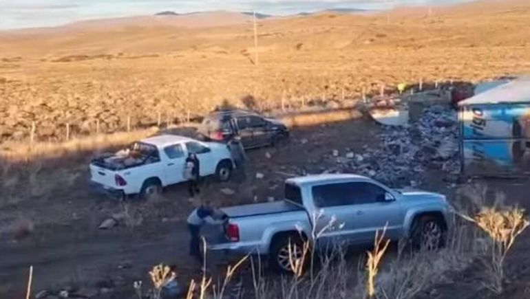 Saquearon un camión que volcó en la Ruta 40