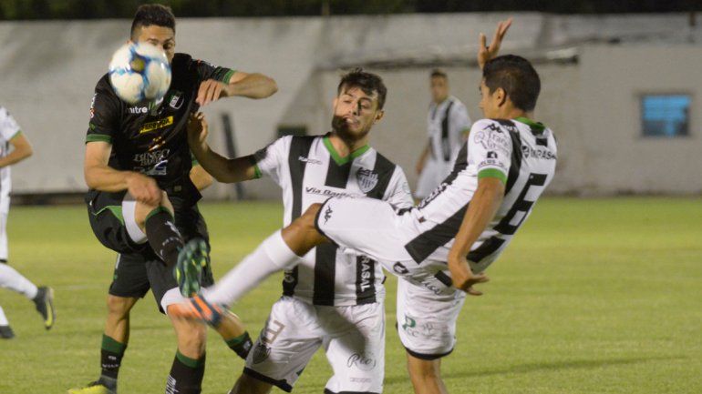 El Albinegro lleva 4 partidos sin victorias. Ayer estuvo a un minuto de volverse de Bahía con 3 puntos clave.