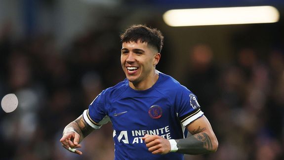 Enzo Fernández festejó por duplicado y su equipo volvió a la victoria en la Premier League.&nbsp;