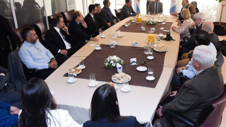 Figueroa se reunió con empresarios y supermercadistas