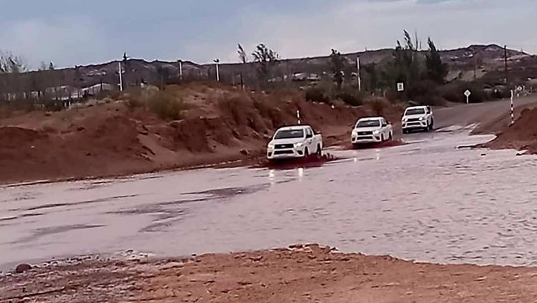 Rincón de los Sauces: la tormenta convirtió cañadones secos en ríos