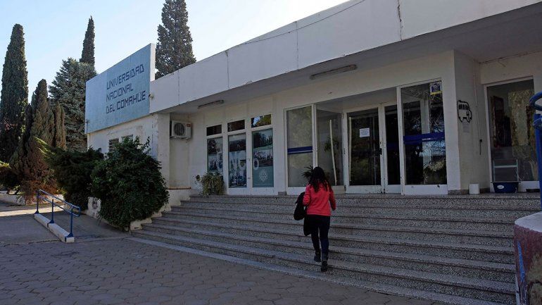 Por una deuda y un reclamo salarial, la UNCo está sin clases
